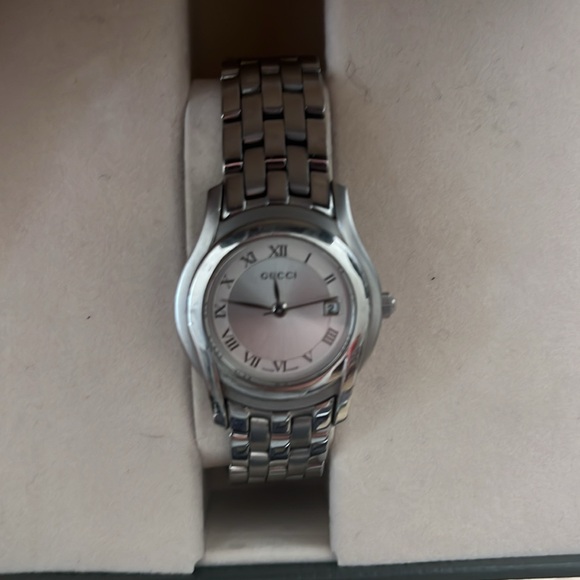 Authentic EUC Stainless Steel Gucci Watch - Picture 4 of 7